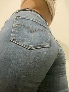 Catalina244 online show from April 19, 2026, 12:55 am