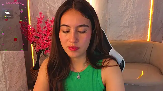 Snapshot of Nikka_Tx chatting on February 13, 2026, 8:09 pm Nikka Tx online show from February 13, 2026, 8:09 pm