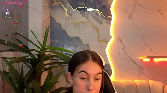 Snapshot of Nikka_Tx chatting on February 21, 2026, 12:51 pm Nikka Tx online show from February 21, 2026, 12:51 pm