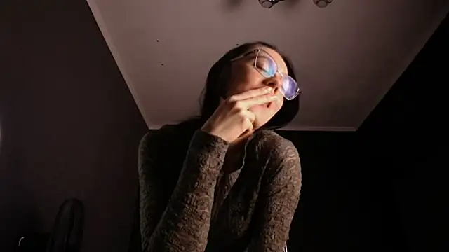 Snapshot of DarkSpark_ chatting on January 8, 2026, 12:44 pm DarkSpark online show from January 8, 2026, 12:44 pm