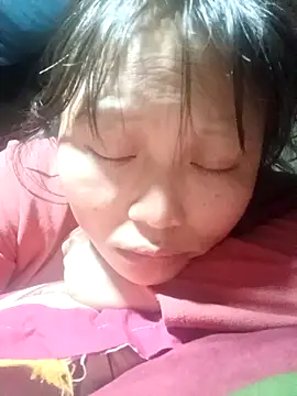 yoyo-mi online show from November 4, 2025, 4:27 am