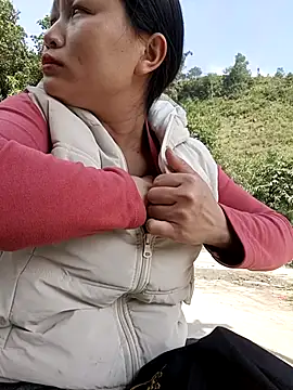 yoyo-mi online show from November 15, 2025, 2:59 am