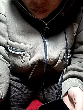 yoyo-mi online show from November 29, 2025, 1:00 pm