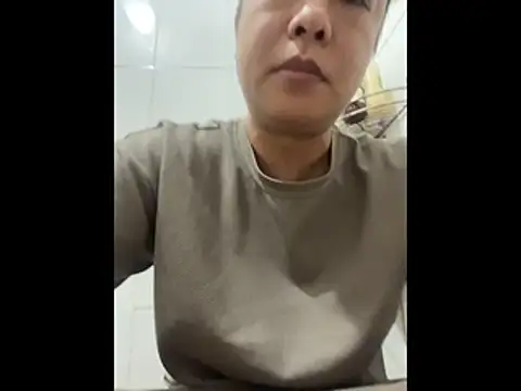 SOSOououou online show from November 2, 2025, 5:51 pm