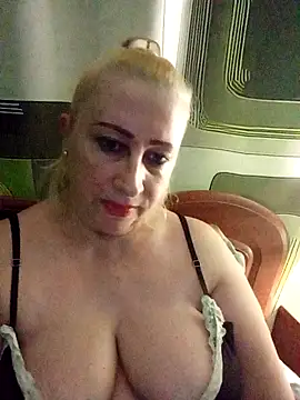 Esenia505 online show from November 26, 2025, 5:24 pm