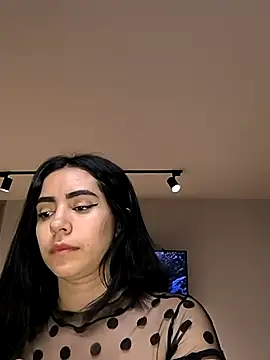 Snapshot of Sara-215 chatting on October 31, 2025, 1:35 am Sara-215 online show from October 31, 2025, 1:35 am