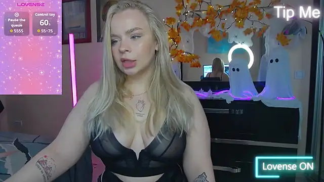 LisaCandy1 online show from October 31, 2025, 8:11 am