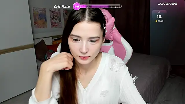 Hana Flo  online show from December 5, 2025, 1:53 pm