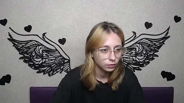 TracyLll online show from November 22, 2025, 11:53 am