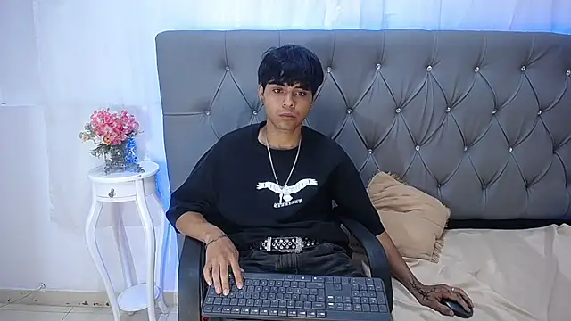 Snapshot of TonnyHawk707 chatting on October 29, 2025, 12:48 pm TonnyHawk707 online show from October 29, 2025, 12:48 pm