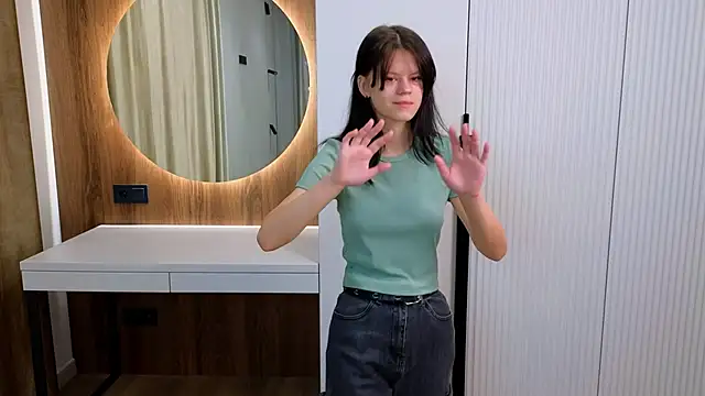 MauraDenis online show from November 3, 2025, 1:44 am