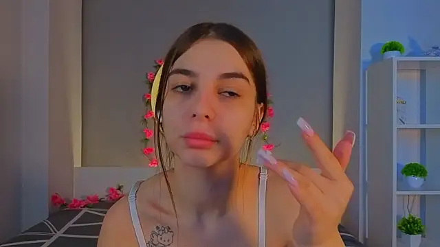 Snapshot of LauraHansil chatting on February 10, 2026, 6:12 am LauraHansil online show from February 10, 2026, 6:12 am