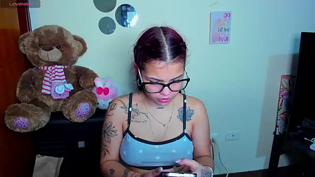 Emma boo online show from April 17, 2026, 11:51 pm