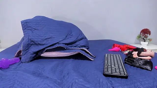 sexynova 93 online show from April 16, 2026, 9:39 pm