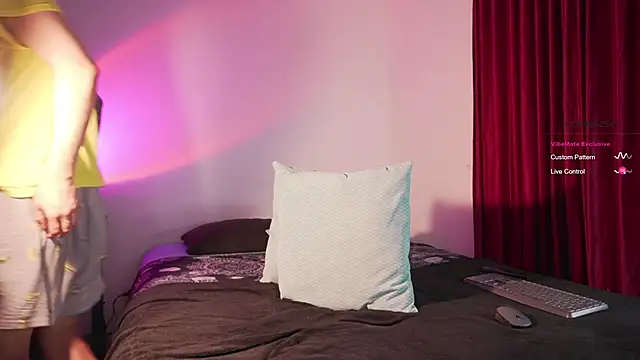 estmonnn online show from April 17, 2026, 1:52 am