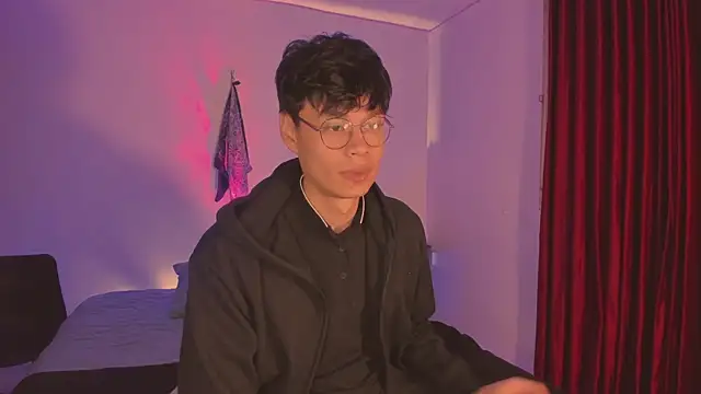 estmonnn online show from December 15, 2025, 1:22 am