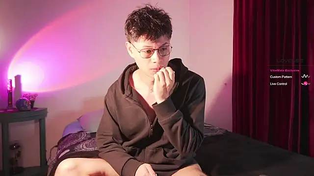 estmonnn online show from April 18, 2026, 2:58 am