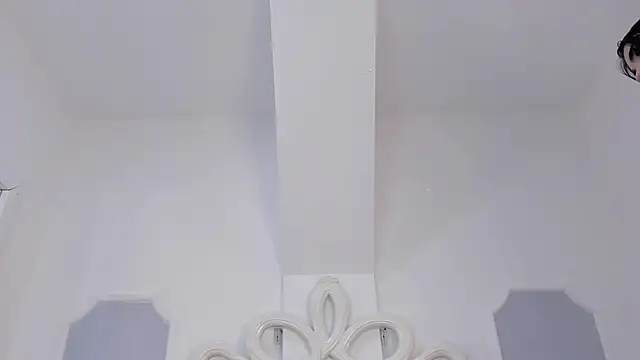 roxana scott1 online show from April 11, 2026, 3:47 am