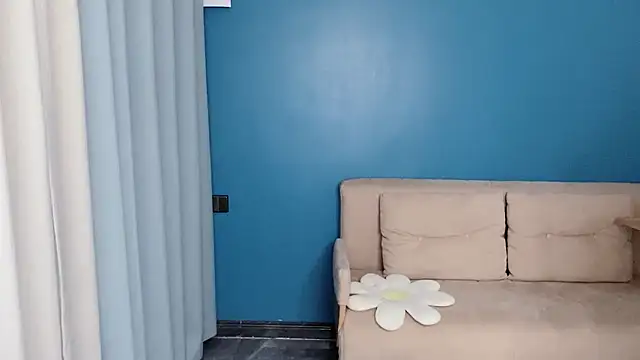 ella55-- online show from May 7, 2026, 12:59 am