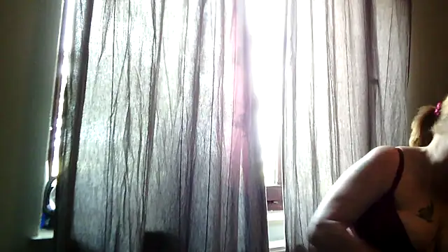 Snapshot of Sylviastar46 chatting on June 16, 2026, 7:30 am Sylviastar46 online show from June 16, 2026, 7:30 am