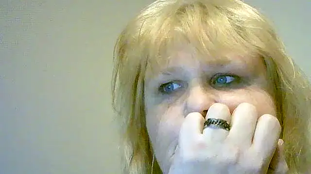 Sylviastar46 online show from November 13, 2025, 5:28 pm