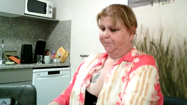 Sylviastar46 online show from April 2, 2026, 7:31 pm