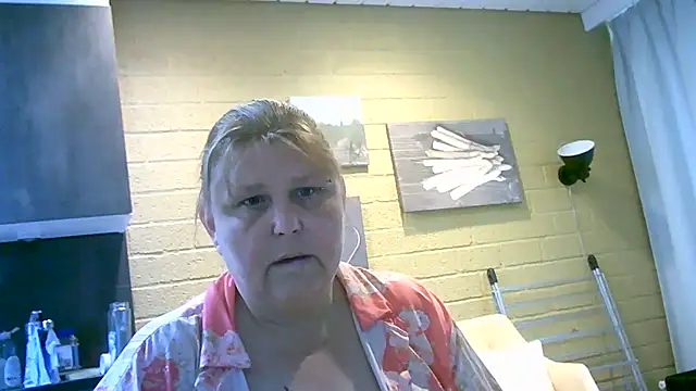 Sylviastar46 online show from May 12, 2026, 9:26 am
