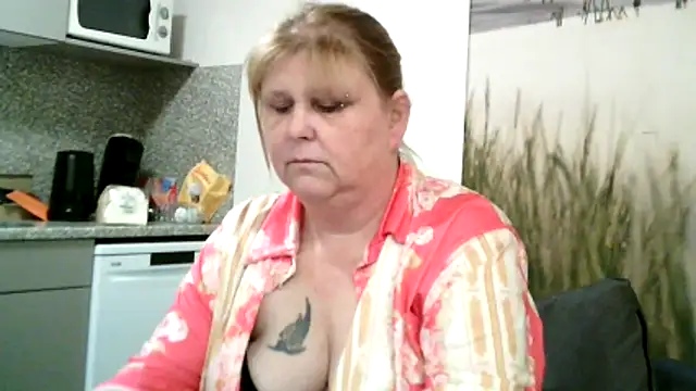 Sylviastar46 online show from March 31, 2026, 7:49 pm