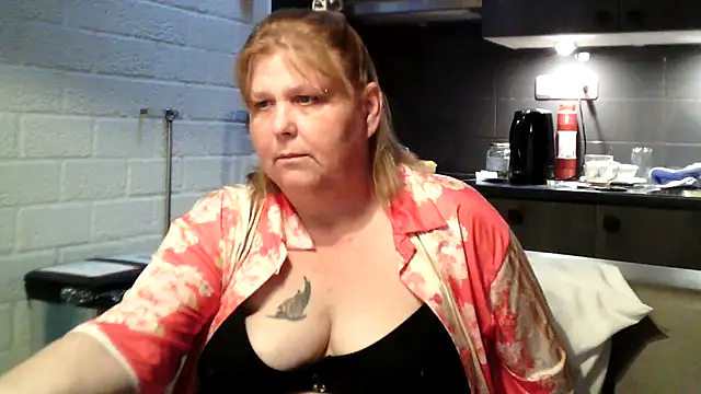 Sylviastar46 online show from May 6, 2026, 6:01 pm