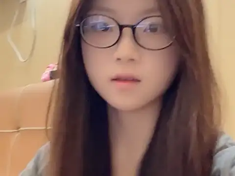 xiaojingzi66 online show from November 5, 2025, 6:49 am