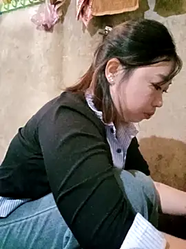 julybe online show from December 1, 2025, 2:01 am