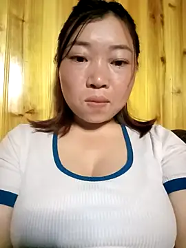 julybe online show from February 18, 2026, 10:44 am