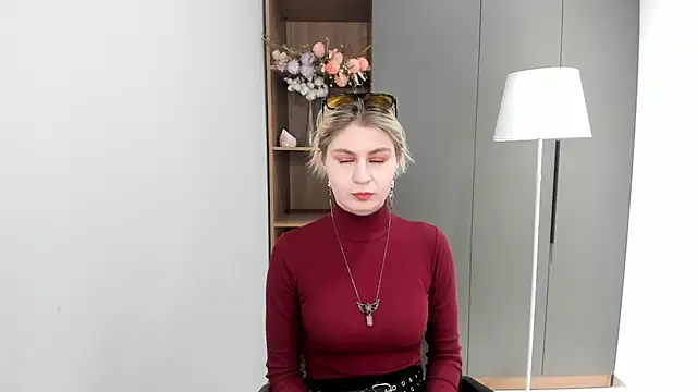 Snapshot of ShaunnaMachacek chatting on November 1, 2025, 5:36 am ShaunnaMachacek online show from November 1, 2025, 5:36 am