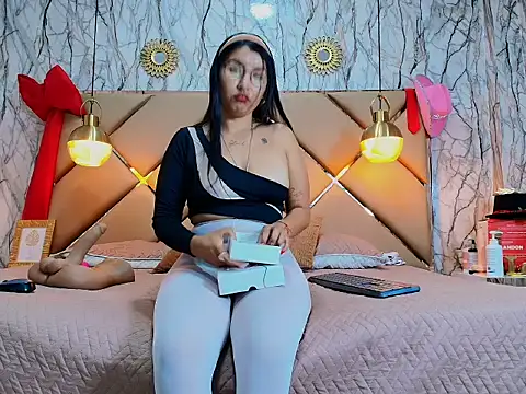 CATTA GARCIA online show from December 19, 2025, 1:46 pm