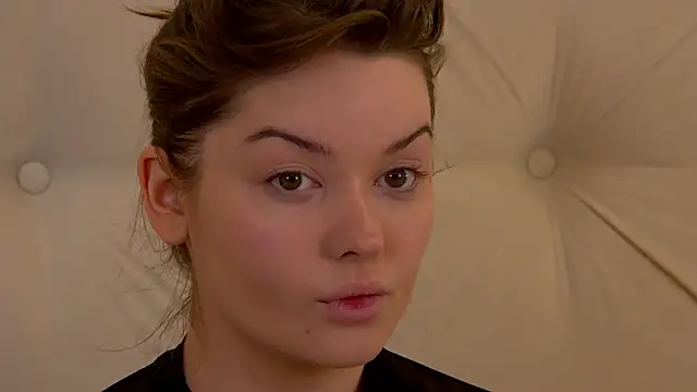 VickiBanx online show from November 1, 2025, 9:03 am