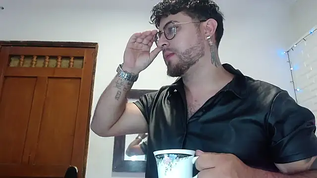 Snapshot of Andrew_Foxx1 chatting on October 30, 2025, 2:14 pm Andrew Foxx1 online show from October 30, 2025, 2:14 pm