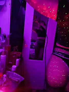 MZThang2Kute online show from November 21, 2025, 9:52 am