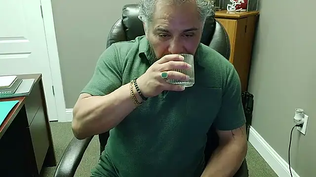 Snapshot of Chacho_1972 chatting on July 16, 2026, 2:14 pm Chacho 1972 online show from July 16, 2026, 2:14 pm