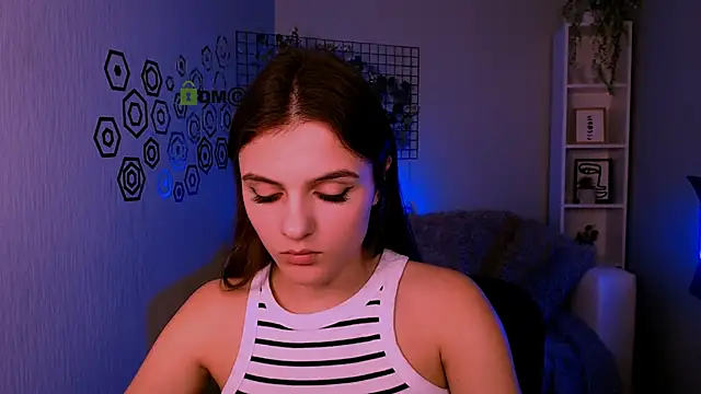 lisa dark  online show from December 1, 2025, 1:23 pm