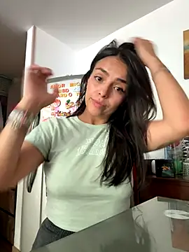 MailynAndNick online show from November 26, 2025, 2:28 pm