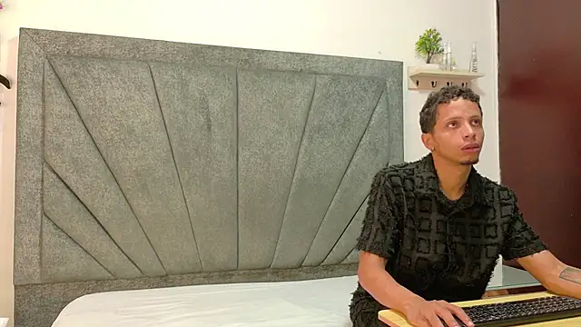 Snapshot of DamianandEva chatting on January 14, 2026, 12:53 pm DamianandEva online show from January 14, 2026, 12:53 pm