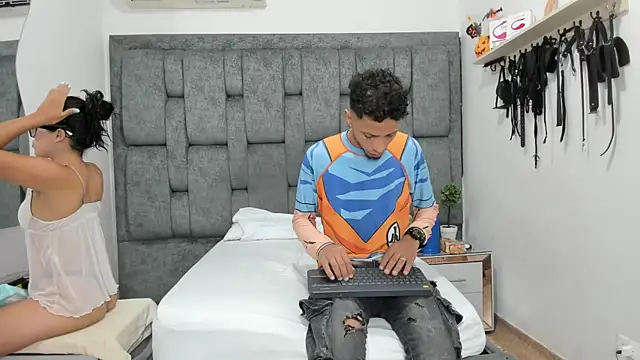 Snapshot of DamianandEva chatting on November 9, 2025, 12:09 pm DamianandEva online show from November 9, 2025, 12:09 pm