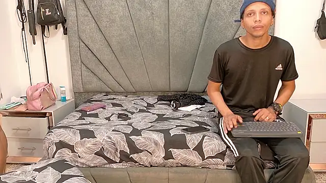 Snapshot of DamianandEva chatting on February 4, 2026, 1:17 pm DamianandEva online show from February 4, 2026, 1:17 pm