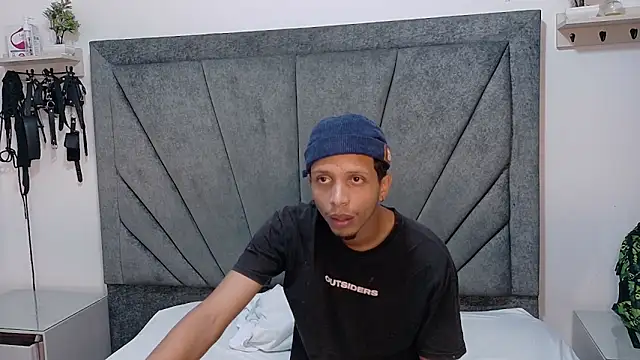 Snapshot of DamianandEva chatting on January 17, 2026, 12:53 pm DamianandEva online show from January 17, 2026, 12:53 pm