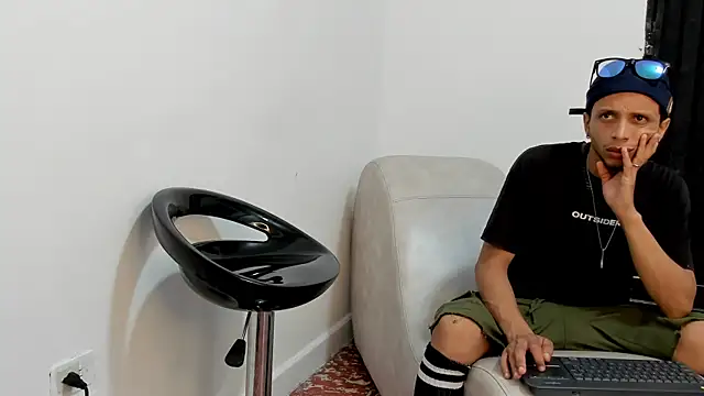 Snapshot of DamianandEva chatting on December 18, 2025, 12:31 pm DamianandEva online show from December 18, 2025, 12:31 pm