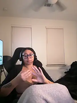 minha baby online show from March 8, 2026, 2:37 am