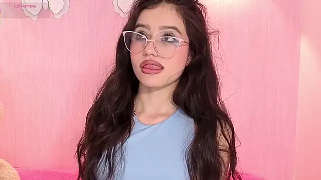 Snapshot of Little_arii chatting on February 26, 2026, 7:03 pm Little arii online show from February 26, 2026, 7:03 pm