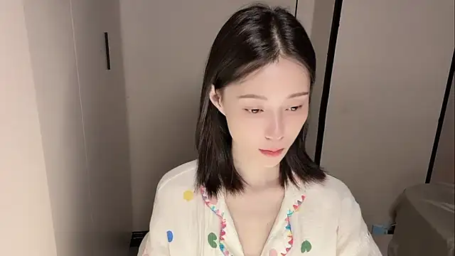 yuyu-33 online show from November 23, 2025, 5:28 am