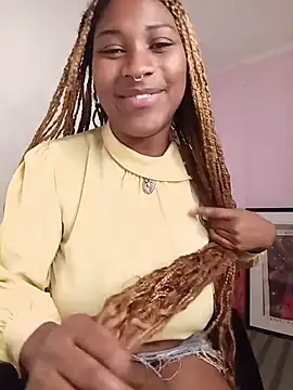 Snapshot of EvonyFoxxx chatting on July 5, 2026, 4:19 am EvonyFoxxx online show from July 5, 2026, 4:19 am