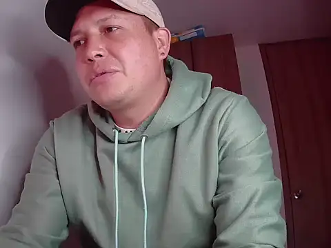 NathanielLux29 online show from November 4, 2025, 1:31 am